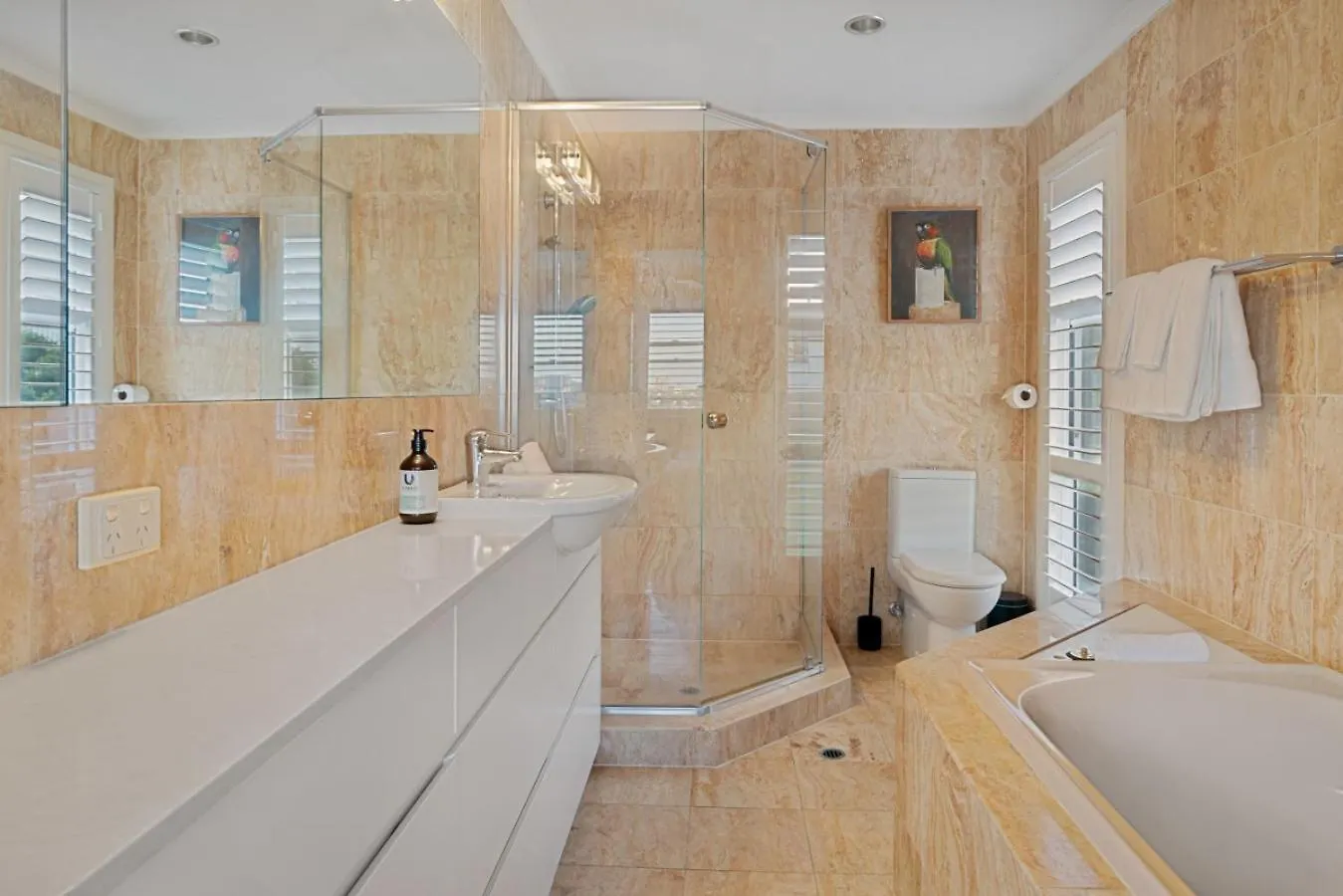 Modern Family Home In Brisbanes Trendiest Suburb 0*, Brisbane Australien