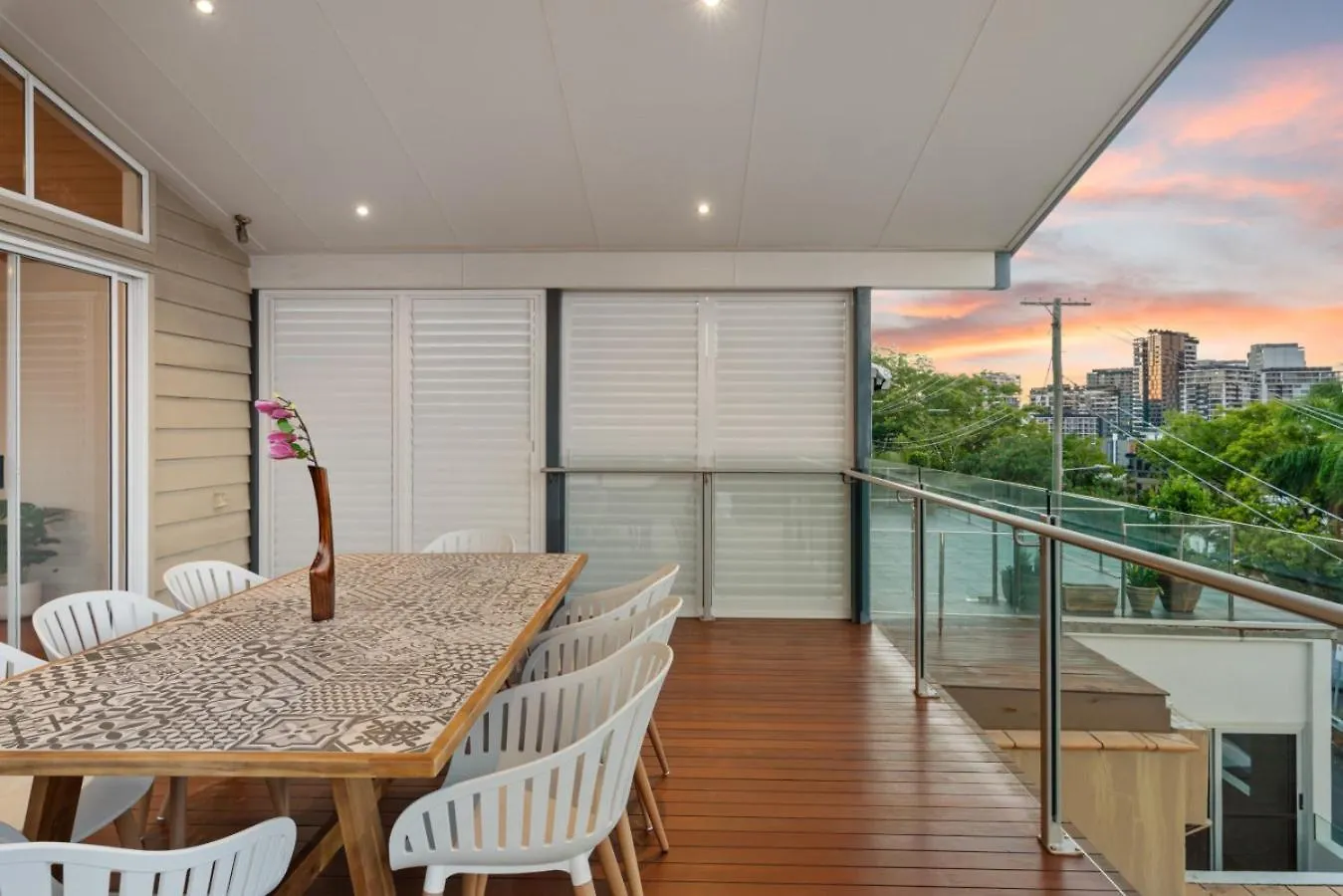 Modern Family Home In Brisbanes Trendiest Suburb 0*, Brisbane Australien