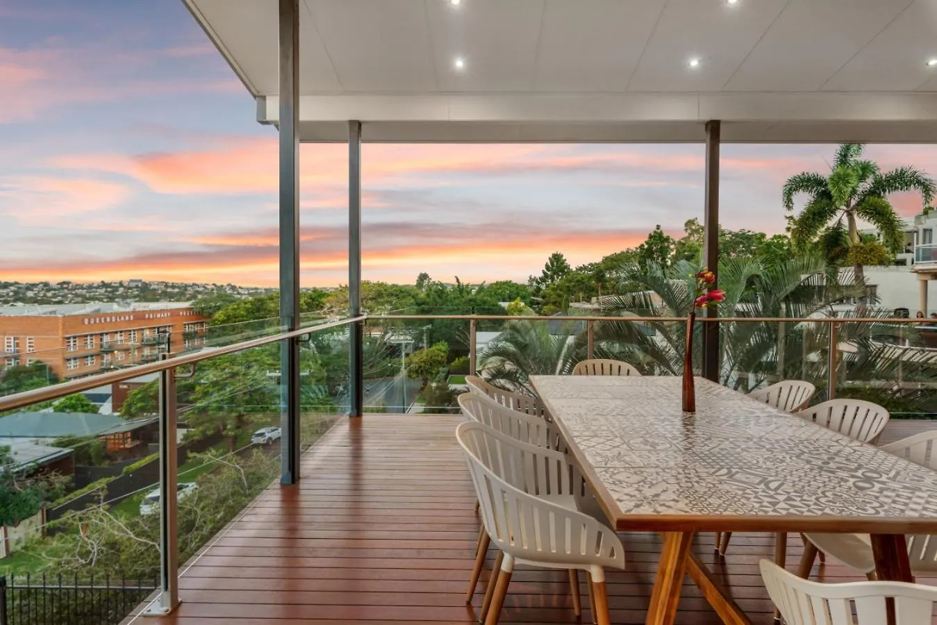 Modern Family Home In Brisbanes Trendiest Suburb Vakantiehuis Brisbane